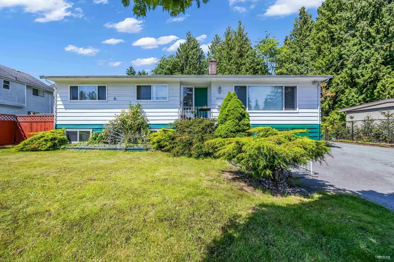 13733 67A AVENUE - photo 3 of 37