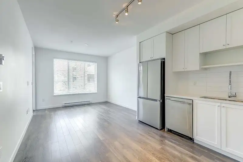 215 15825 85 AVE AVENUE - photo 3 of 32
