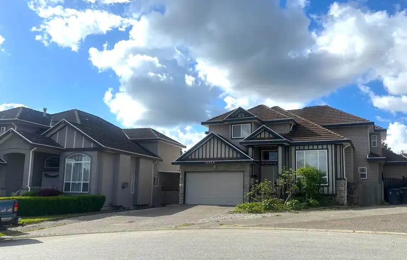 14858 74 AVENUE - photo 1 of 25