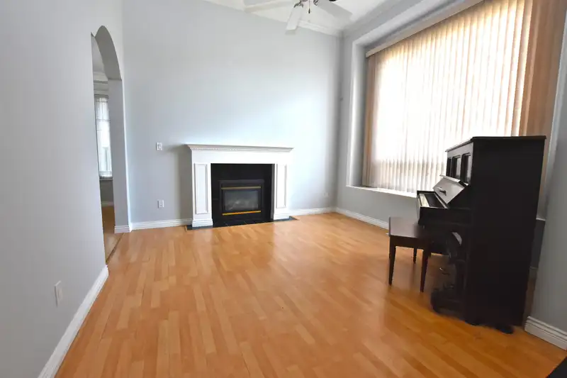 14858 74 AVENUE - photo 4 of 25