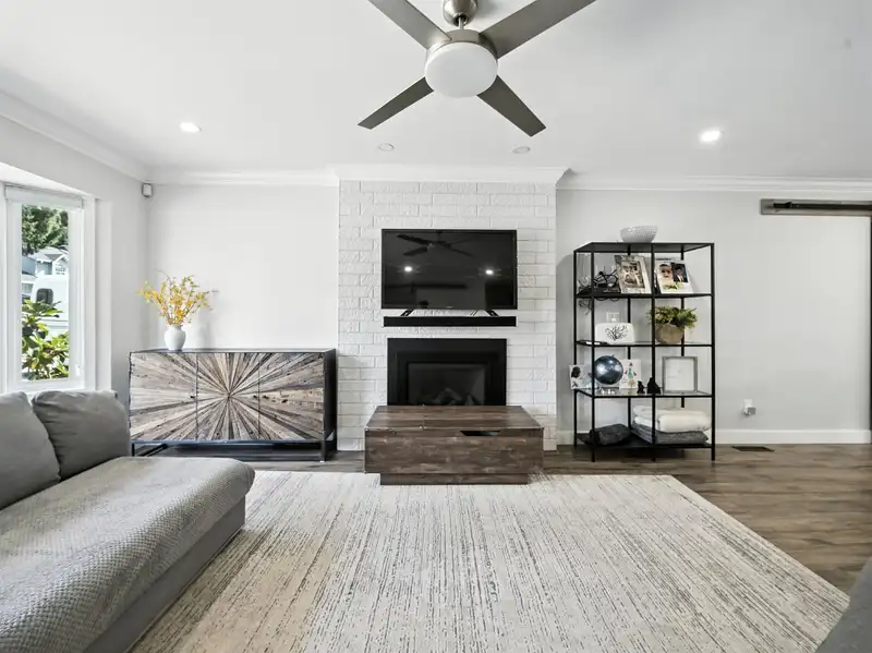 14308 68A AVENUE - photo 3 of 26