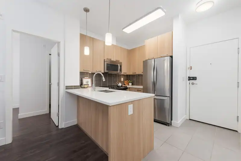 402 10455 154 STREET - photo 2 of 33