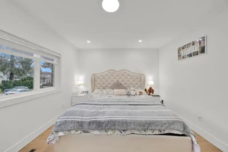 13011 102 AVENUE - photo 3 of 40