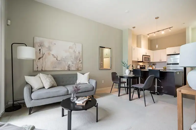 528 13789 107A AVENUE - photo 2 of 21