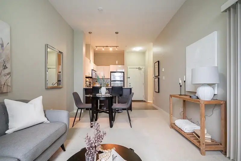 528 13789 107A AVENUE - photo 3 of 21