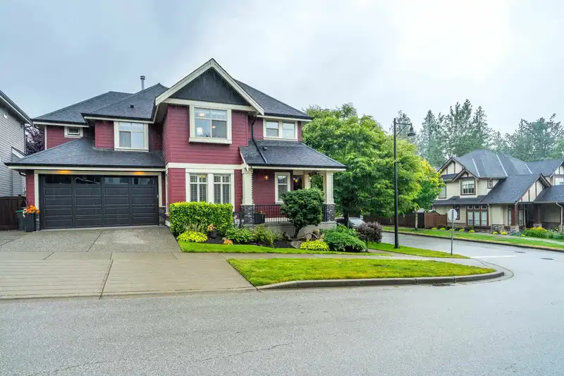 5996 163A STREET - photo 2 of 40
