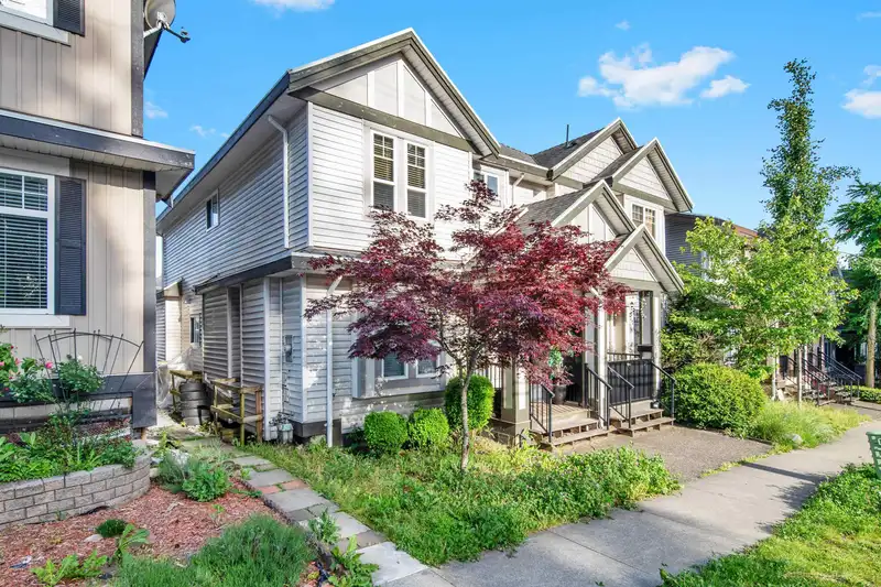 6908 144 STREET - photo 2 of 35