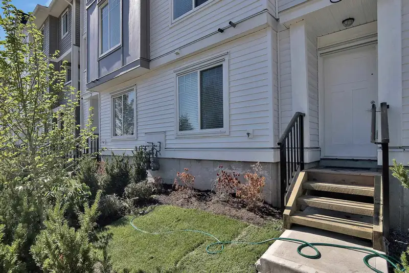 27 8033 166B STREET - photo 2 of 17