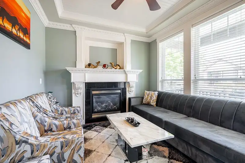 6633 125A STREET - photo 2 of 25