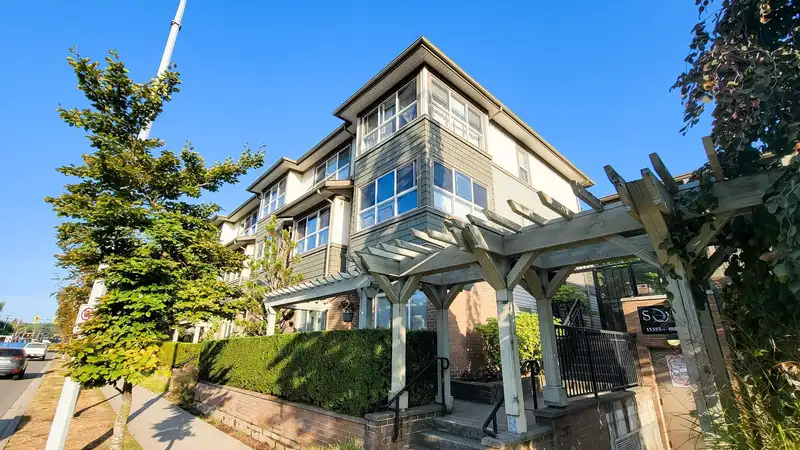 47 15353 100 AVENUE - photo 1 of 40
