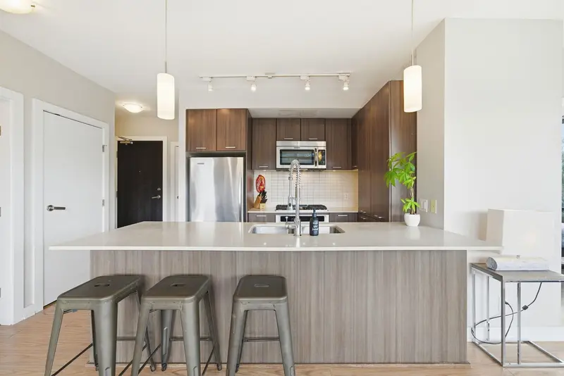 707 301 CAPILANO ROAD - photo 3 of 25