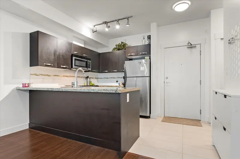 105 33539 HOLLAND AVENUE - photo 4 of 25