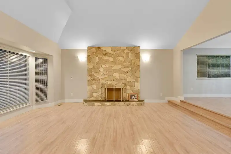 13739 63A AVENUE - photo 4 of 39
