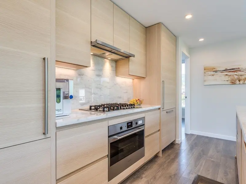 402 308 MORRISSEY ROAD - photo 4 of 25