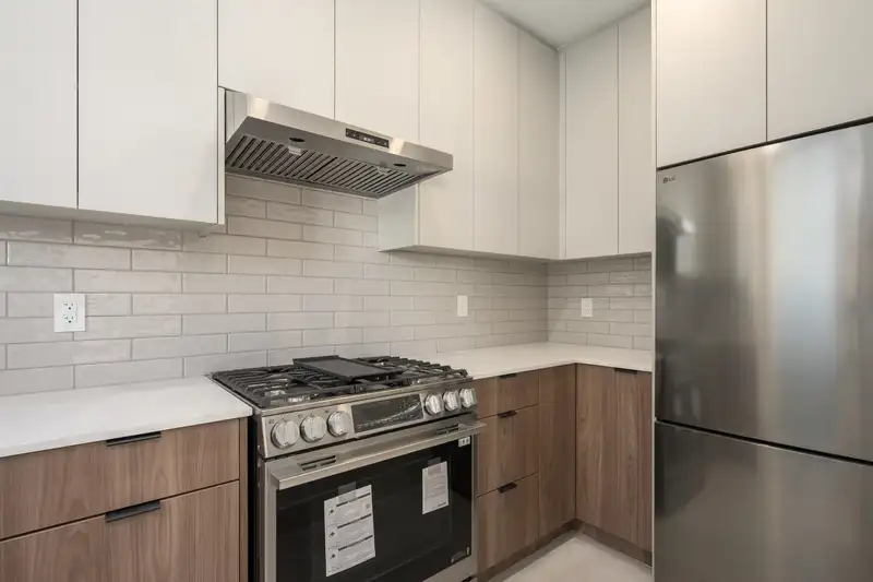14755 111A AVENUE - photo 3 of 25