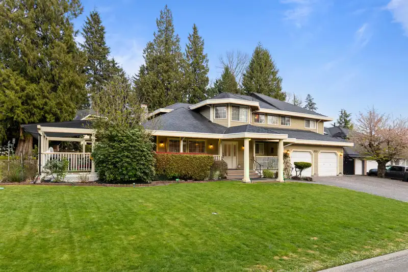 8110 148A STREET - photo 4 of 40