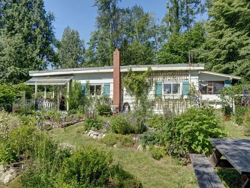 947 NORTH ROAD - photo 2 of 25