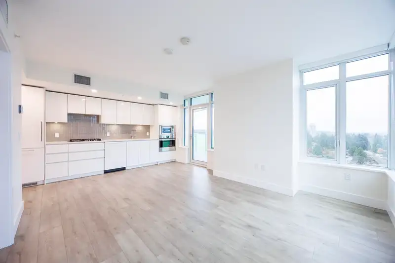 1204 10428 WHALLEY BOULEVARD - photo 4 of 25