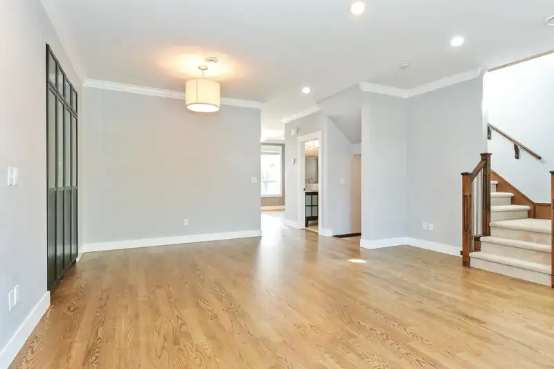 19129 67A AVENUE - photo 4 of 40