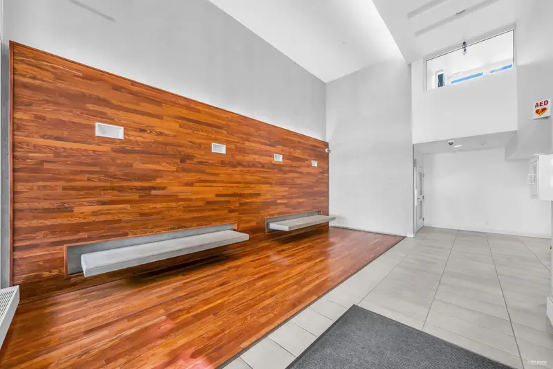 409 328 E 11TH AVENUE - photo 3 of 25