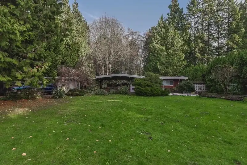6446 138 STREET - photo 3 of 21