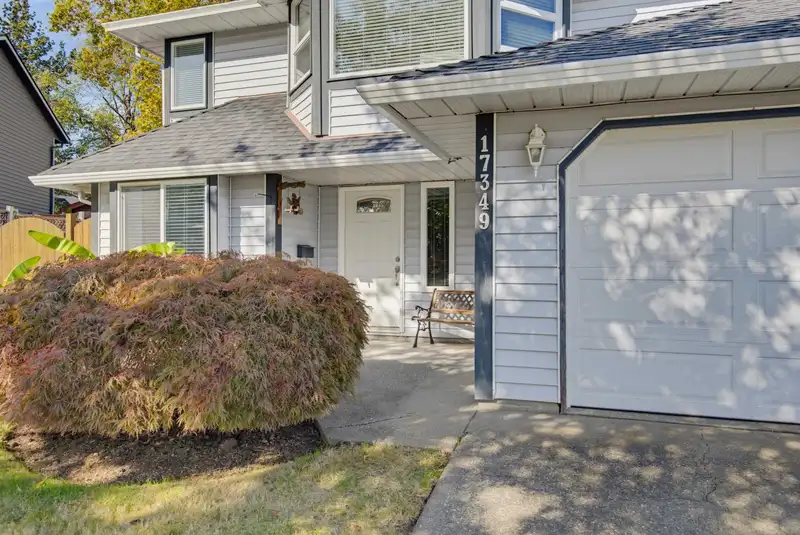 17349 60A AVENUE - photo 4 of 40
