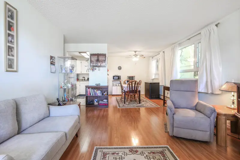 205 665 E 6TH AVENUE - photo 4 of 25