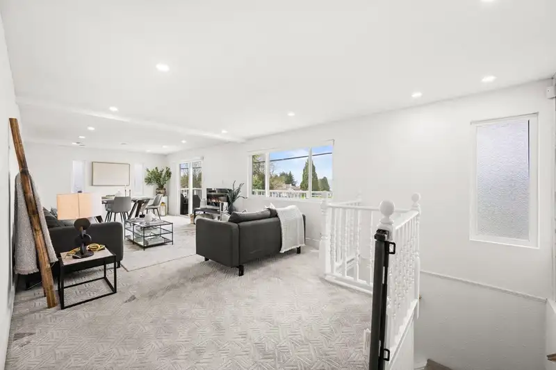 13728 112 AVENUE - photo 2 of 30