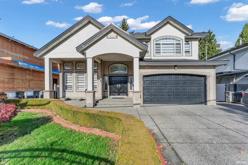 13239 89 AVENUE - photo 1 of 34