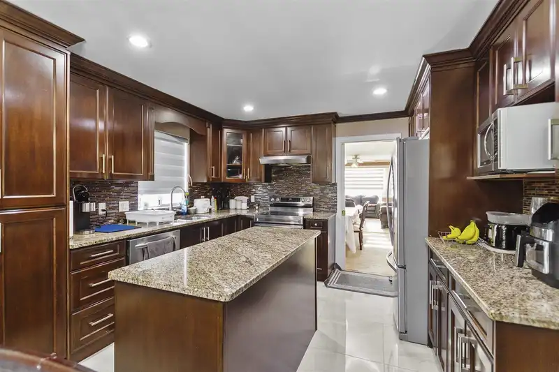 8448 150A STREET - photo 2 of 23