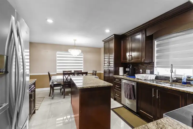 8448 150A STREET - photo 3 of 23