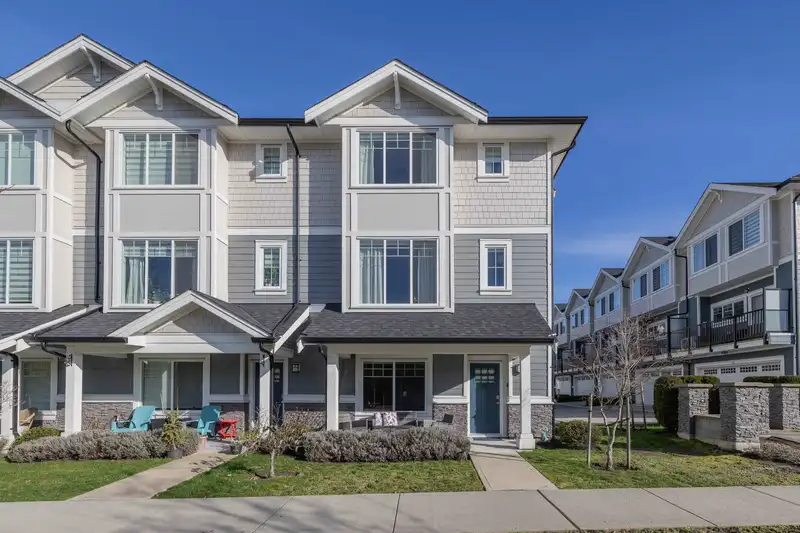 21 19483 74 AVENUE - photo 1 of 38