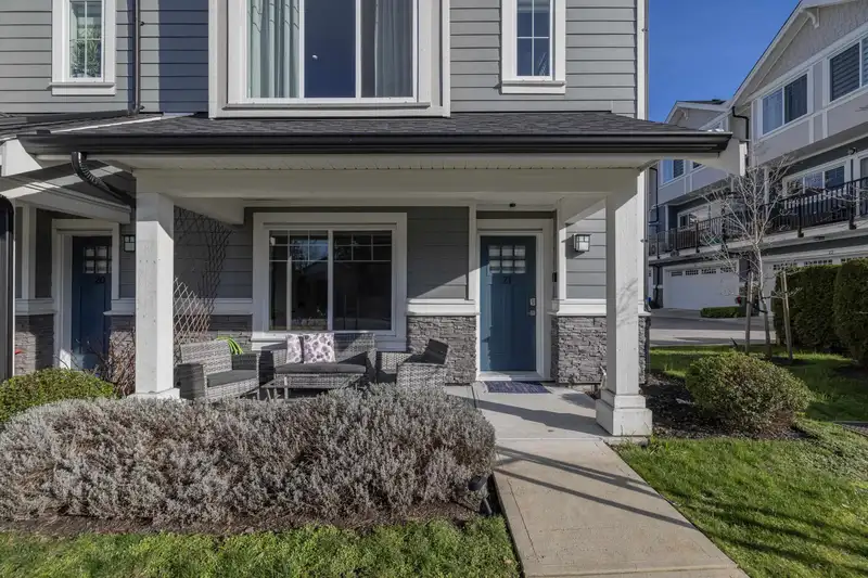 21 19483 74 AVENUE - photo 2 of 38