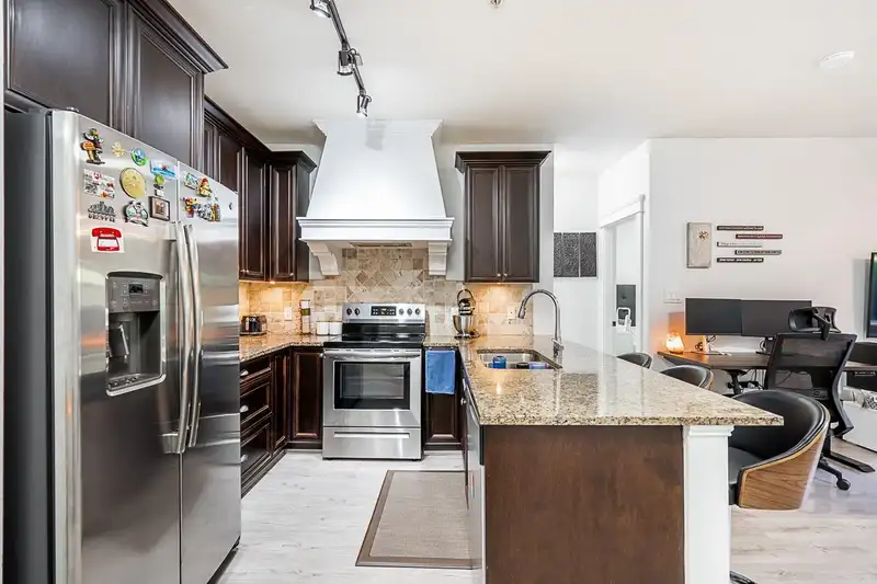 101 19530 65 AVENUE - photo 3 of 24