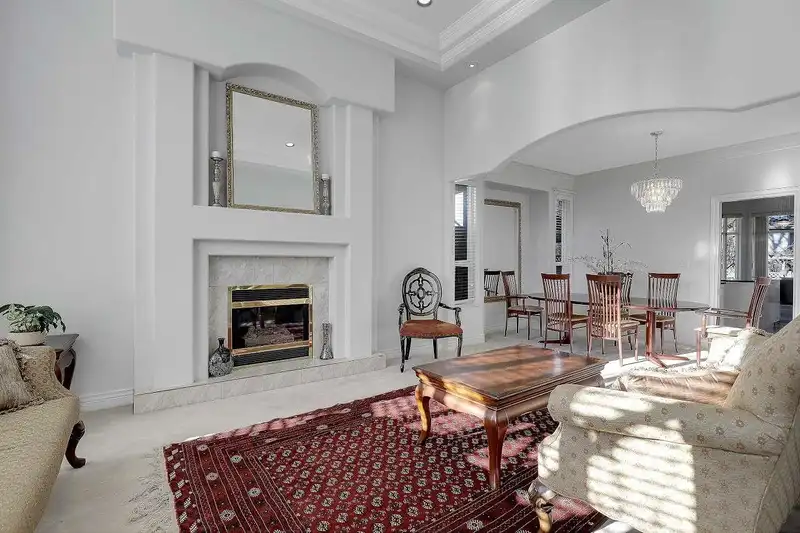 13761 59A AVENUE - photo 3 of 24