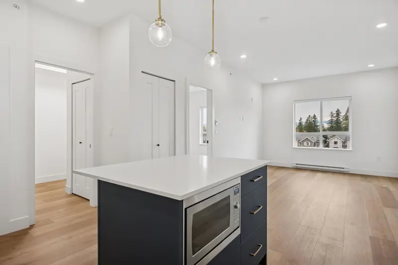 414 20286 72B AVENUE - photo 3 of 18