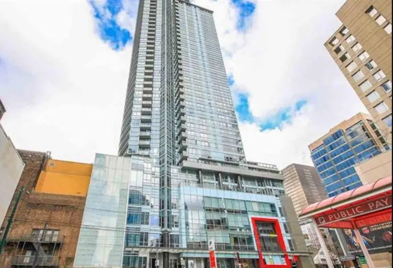 1802 833 SEYMOUR STREET - photo 2 of 4