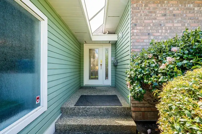 16388 108 AVENUE - photo 3 of 35