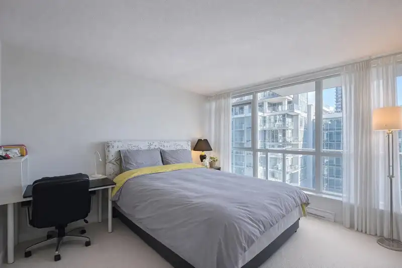 1508 13325 102A AVENUE - photo 4 of 32