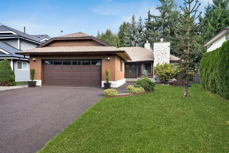15527 94TH AVENUE - photo 2 of 37