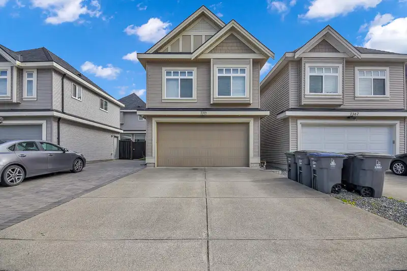 7371 194A STREET - photo 3 of 39