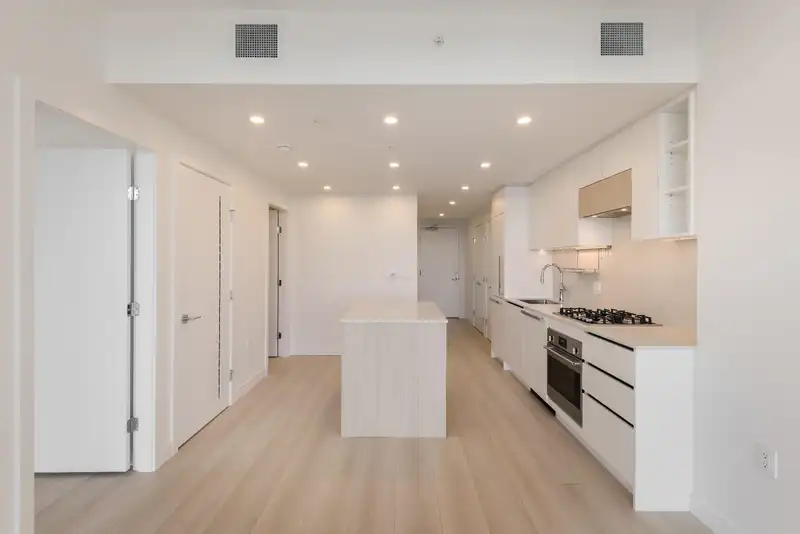 3311 13573 98A AVENUE AVENUE - photo 4 of 17