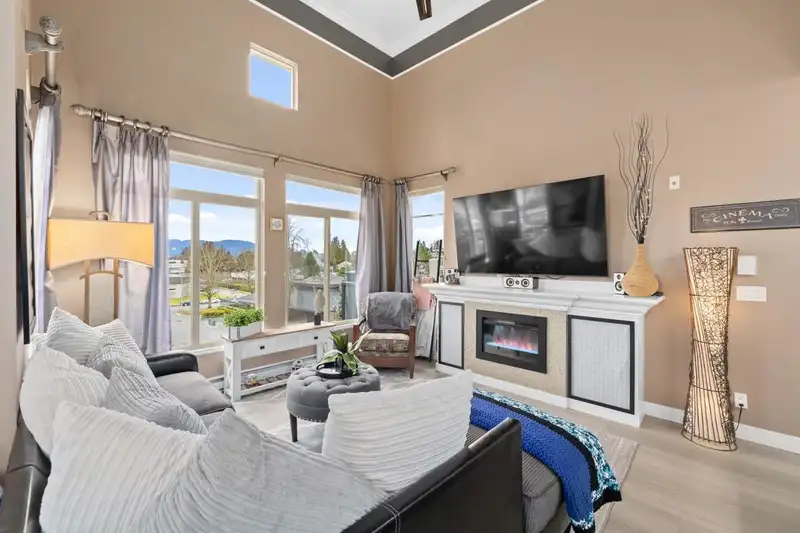 416 10180 153 STREET - photo 2 of 37