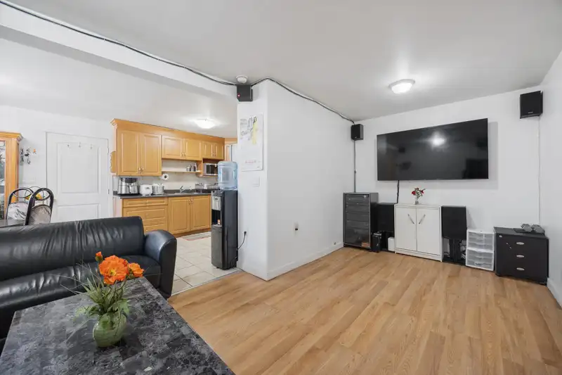 12710 113B AVENUE - photo 4 of 39