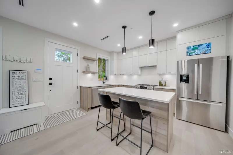 2558 WILLIAM STREET - photo 4 of 20