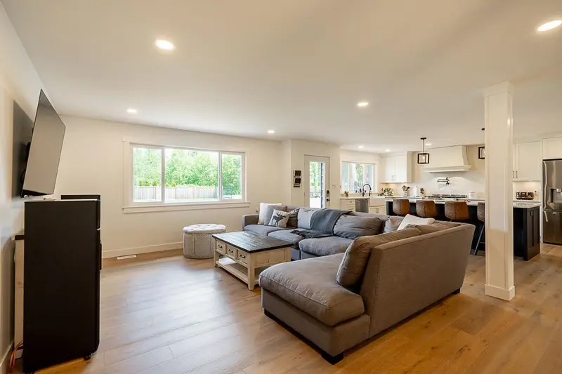 24780 40 AVENUE - photo 3 of 25