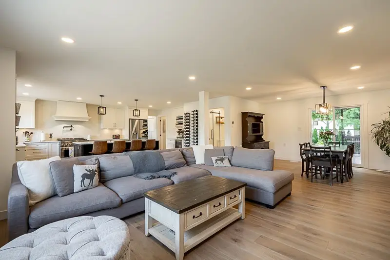 24780 40 AVENUE - photo 4 of 25