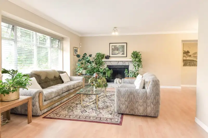 6322 171A STREET - photo 3 of 40