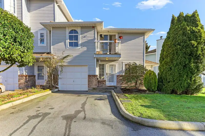 1 13925 70 AVENUE - photo 1 of 31