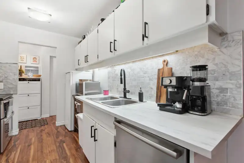 31 14105 104 AVENUE - photo 2 of 23